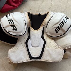 Bauer Nexus 400 Junior White and Black Shoulder Pads